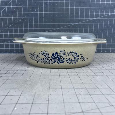 PYREX Homestead 2-1/2 Quart Covered Casserole