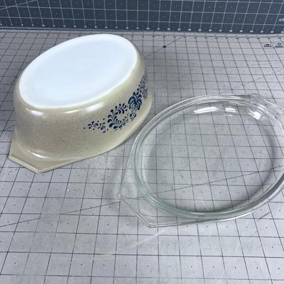 PYREX Homestead 2-1/2 Quart Covered Casserole