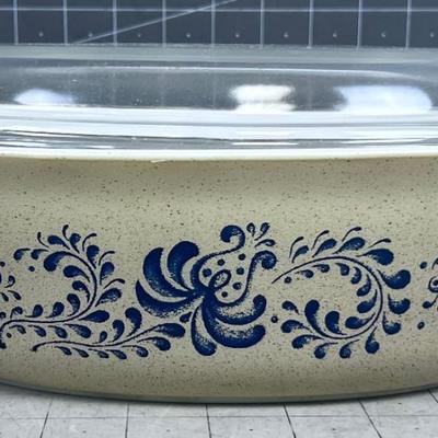 PYREX Homestead 2-1/2 Quart Covered Casserole