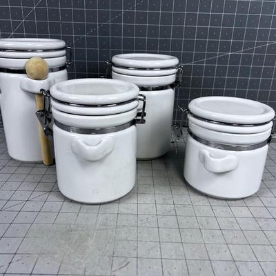 4 White Locking Canisters