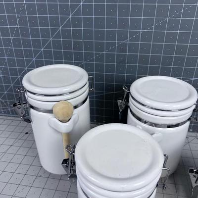 4 White Locking Canisters