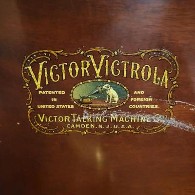 Antique Victor Victrola Talking Machine VTLA 5170 Stocked With Records