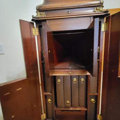 Antique Victor Victrola Talking Machine VTLA 5170 Stocked With Records