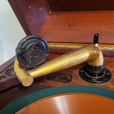 Antique Victor Victrola Talking Machine VTLA 5170 Stocked With Records