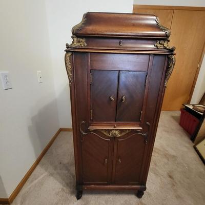 Antique Victor Victrola Talking Machine VTLA 5170 Stocked With Records