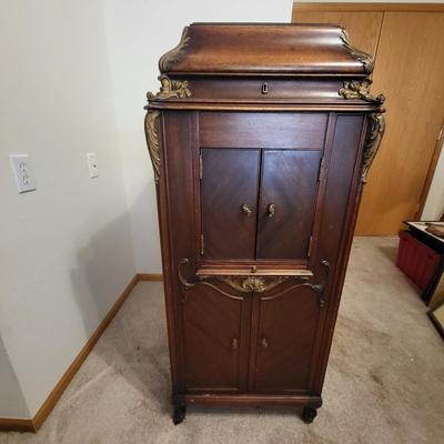 Antique Victor Victrola Talking Machine VTLA 5170 Stocked With Records