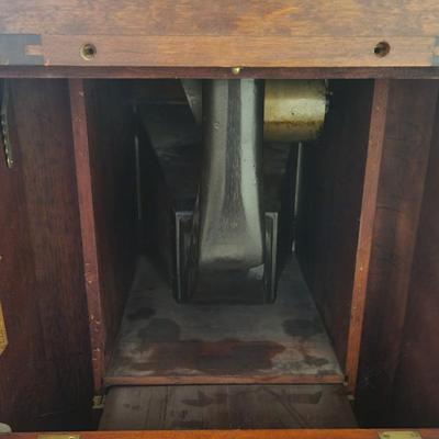 Antique Victor Victrola Talking Machine VTLA 5170 Stocked With Records