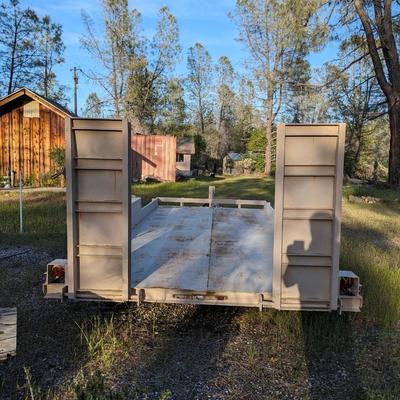 1978 Tandem axle 10,000 lb flat bed equipment trailer 1with a metal bed, diamond plate ramps. Good overall structural condition, brakes...