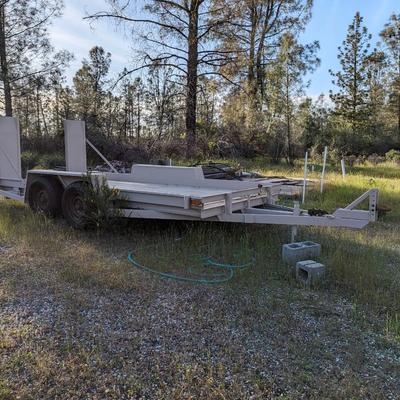 1978 Tandem axle 10,000 lb flat bed equipment trailer 1with a metal bed, diamond plate ramps. Good overall structural condition, brakes...