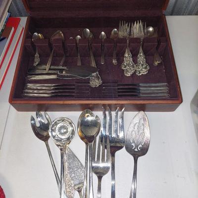 Mixed flatware lot