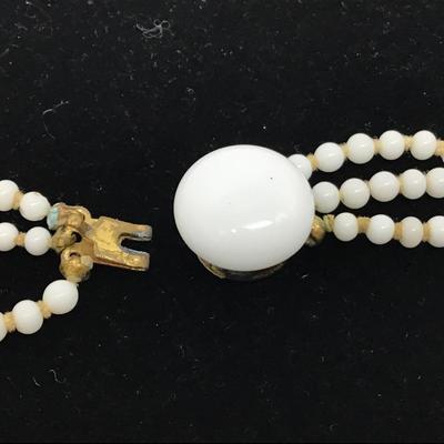 VINTAGE THREE STRAND MILK GLASS KNOTTED. CHOKER NECKLACE. Cute Clasp