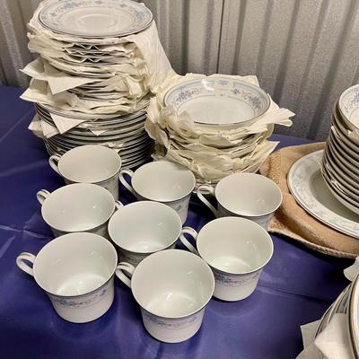 Lot - 12 piece China set