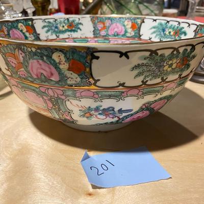 La Famille Rose Styled Porcelain Bowl