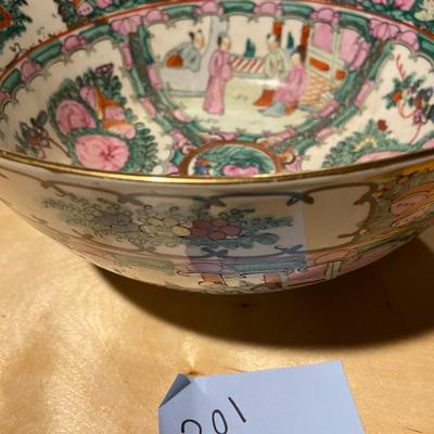 La Famille Rose Styled Porcelain Bowl