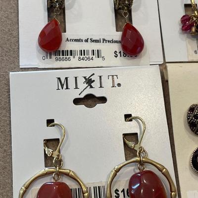 4 pairs earrings like new