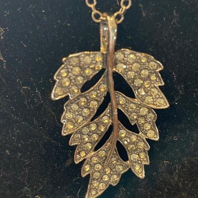 L&F large clear pendant & leaf pendant necklaces