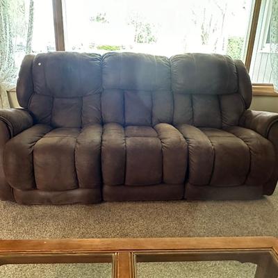 Brown Swade Reclining Couch w. Remote