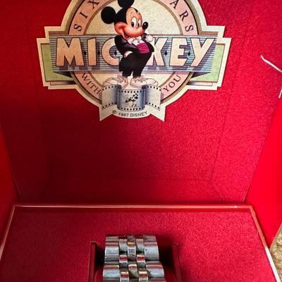 DISNEY MICKEY MOUSE DISNEY LARGE STAINLESS & GOLD WATCH