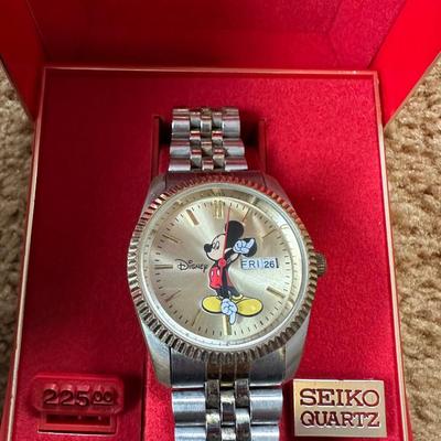 DISNEY MICKEY MOUSE DISNEY LARGE STAINLESS & GOLD WATCH