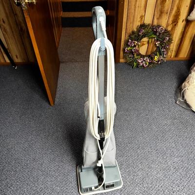 Oreck XL XL9200 Upright Bagged Vacuum Cleaner &