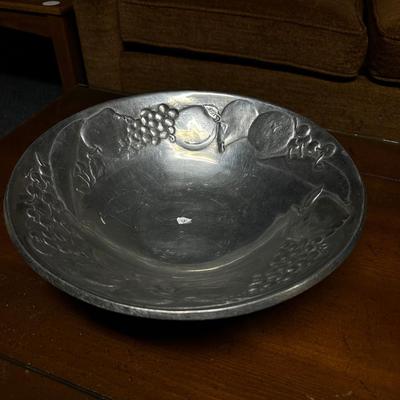 WILTON ARMETALE VINTAGE 12.75" BOWL FRUIT DESIGN ALUMINUM ALLOY GRILL OVEN TABLE
