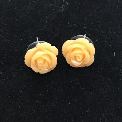 Peach colored flower earrings