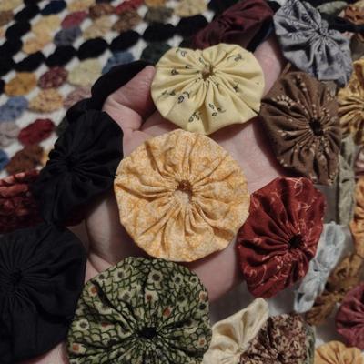 Hand Made Yo-Yo Quilt- Measures Approx 67" x 78"