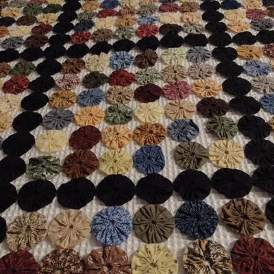Hand Made Yo-Yo Quilt- Measures Approx 67" x 78"