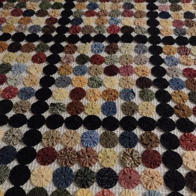 Hand Made Yo-Yo Quilt- Measures Approx 67" x 78"