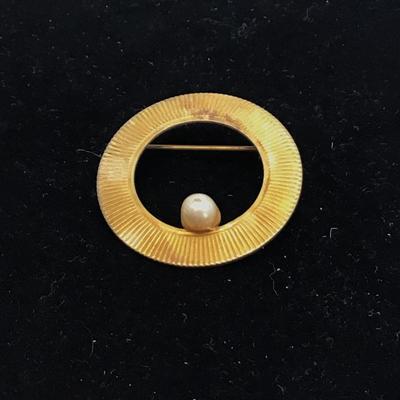 AA antique gold brushed circle pearl imitation bead brooch
