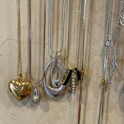 Jewelry hanger with necklaces