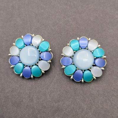Mid-Century Blue Hues Thermoset Necklace & Clip Earrings Set