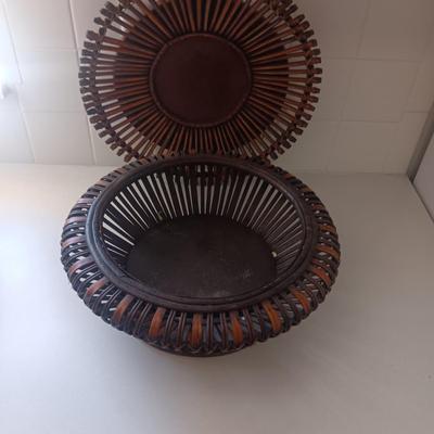 WOODEN BOWL AND DECORATIVE PLATTER