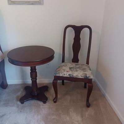 ROUND SIDE TABLE AND ACCENT CHAIR