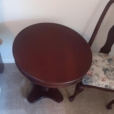 ROUND SIDE TABLE AND ACCENT CHAIR