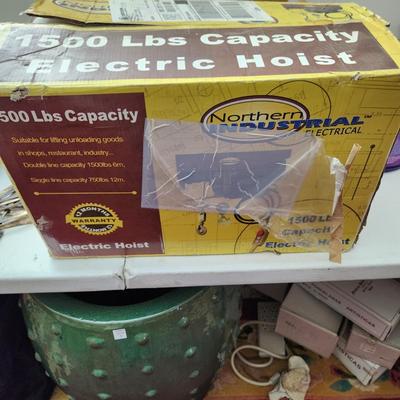 Northern Industrial Electrical 1500 Lbs Hoist