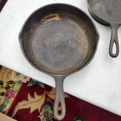 Lot of 7 Vintage Cast Iron Pans Wagner Griswold