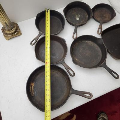 Lot of 7 Vintage Cast Iron Pans Wagner Griswold