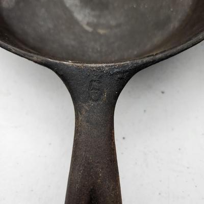 Lot of 7 Vintage Cast Iron Pans Wagner Griswold