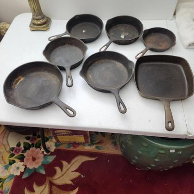 Lot of 7 Vintage Cast Iron Pans Wagner Griswold