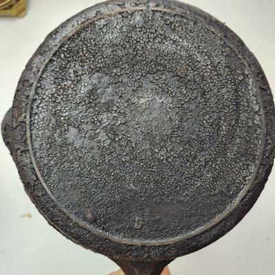 Lot of 7 Vintage Cast Iron Pans Wagner Griswold