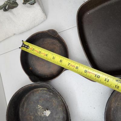 Lot of 7 Vintage Cast Iron Pans Wagner Griswold