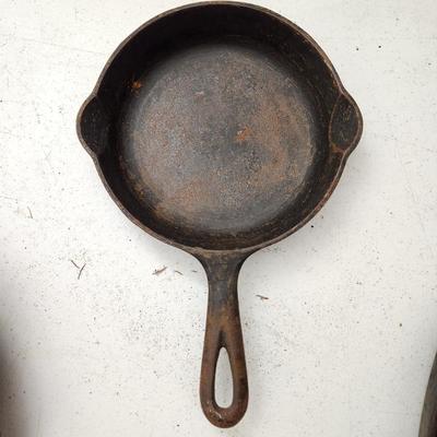 Lot of 7 Vintage Cast Iron Pans Wagner Griswold
