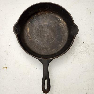 Lot of 7 Vintage Cast Iron Pans Wagner Griswold
