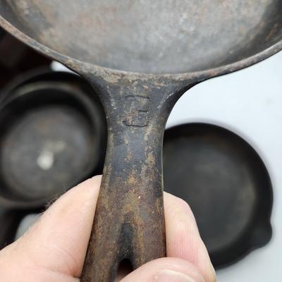 Lot of 7 Vintage Cast Iron Pans Wagner Griswold