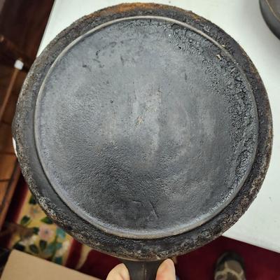 Lot of 7 Vintage Cast Iron Pans Wagner Griswold