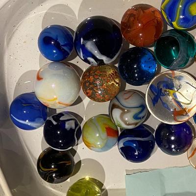 Lot of 24 Assorted Vintage Large/Shooter Glass Marbles