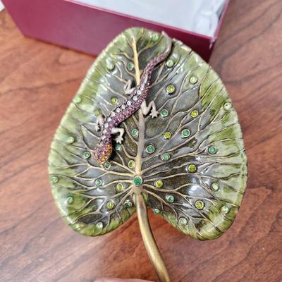 Jay Strongwater Enameled Lily Paperweight Salamander Frog