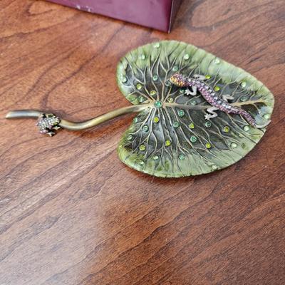 Jay Strongwater Enameled Lily Paperweight Salamander Frog