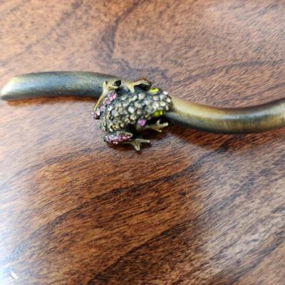 Jay Strongwater Enameled Lily Paperweight Salamander Frog